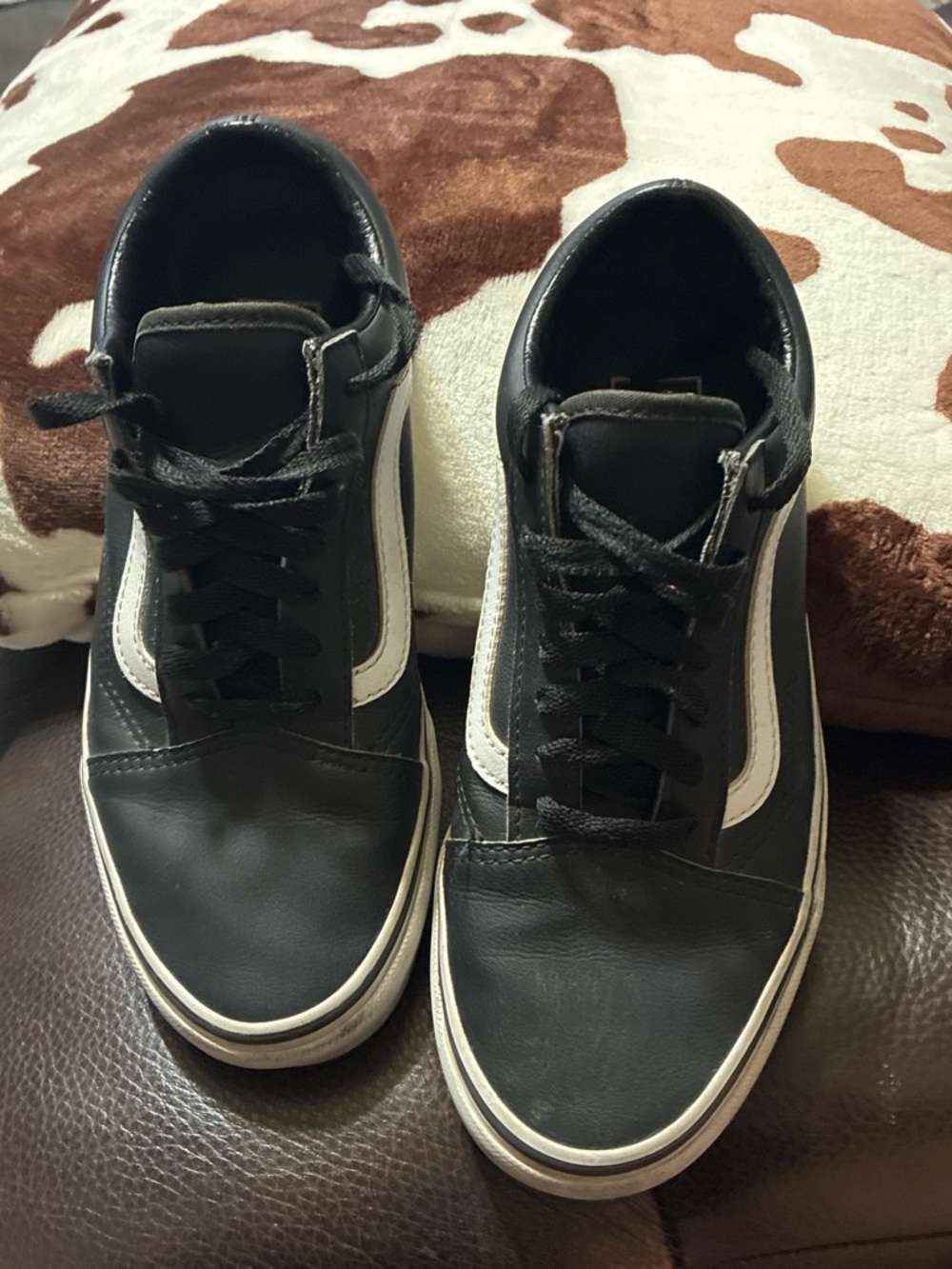 Black Low-Top Skate Sneakers with White Side Stripe